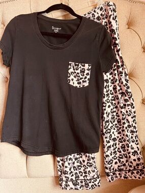 ♦️Buy 2 get 1 Pajamagram capri pajama set pink leopard print medium M